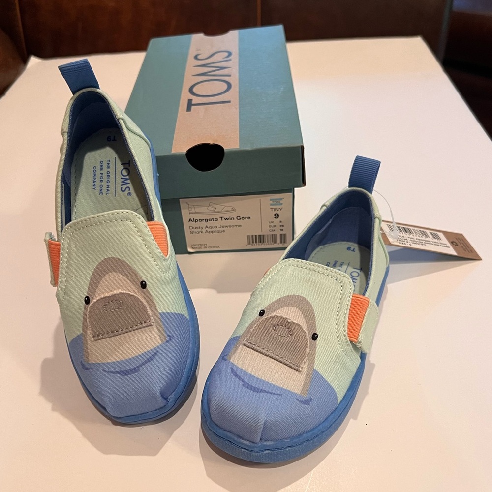 Toms Jawsome Alpargata, Size Tiny 10, NWT, Perfect for Shark Lovers 🦈, UniSex